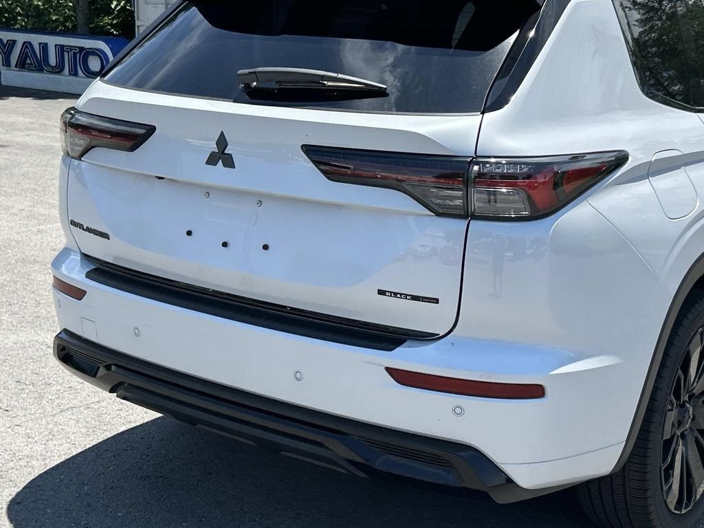New 2026 Mitsubishi Outlander SEL Black Edition FWD image 10