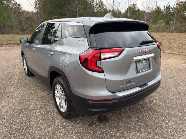 Used 2024 GMC Terrain SLE image 4