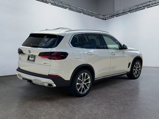 Used 2026 BMW X5 xDrive40i w/ Climate Comfort Package image 3