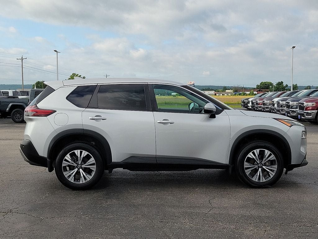Used 2022 Nissan Rogue SV FWD image 6