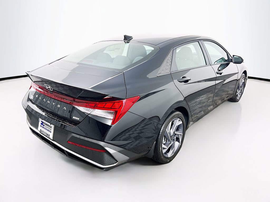New 2025 Hyundai Elantra SEL image 7