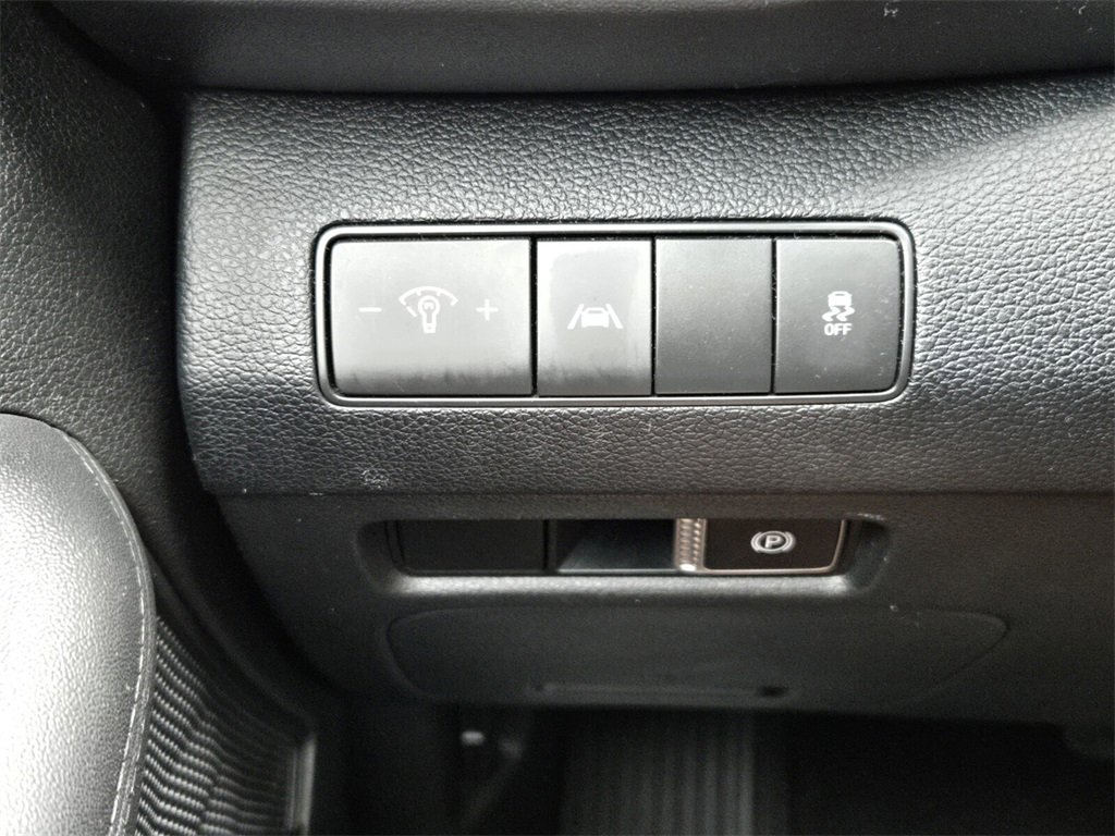 Certified 2023 Hyundai Santa Fe SE image 28