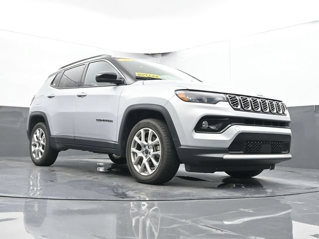 Used 2025 Jeep Compass Limited AWD/4WD image 47