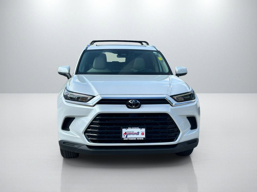 Used 2024 Toyota Grand Highlander XLE image 2