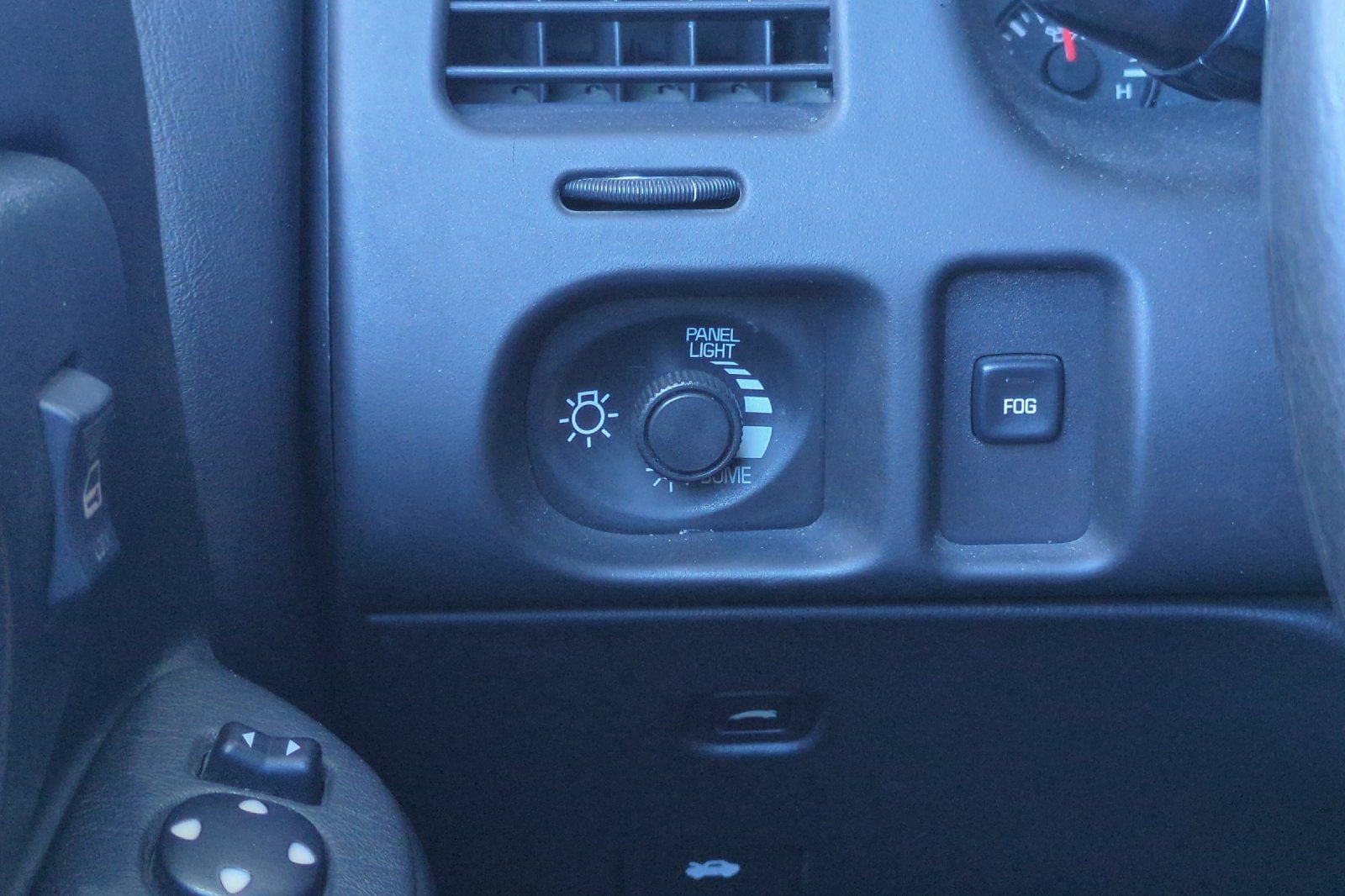 Used 2005 Chevrolet Monte Carlo SS w/ Preferred Equipment Group FWD image 37