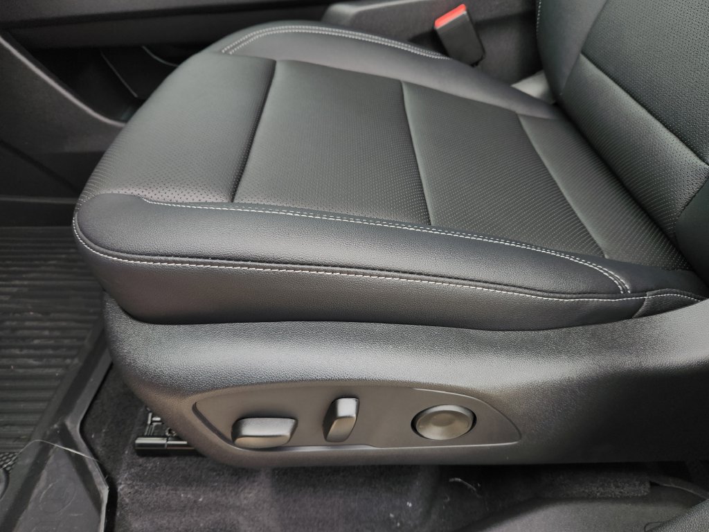 New 2026 Chevrolet Traverse LT w/ Driver Confidence Package FWD image 18