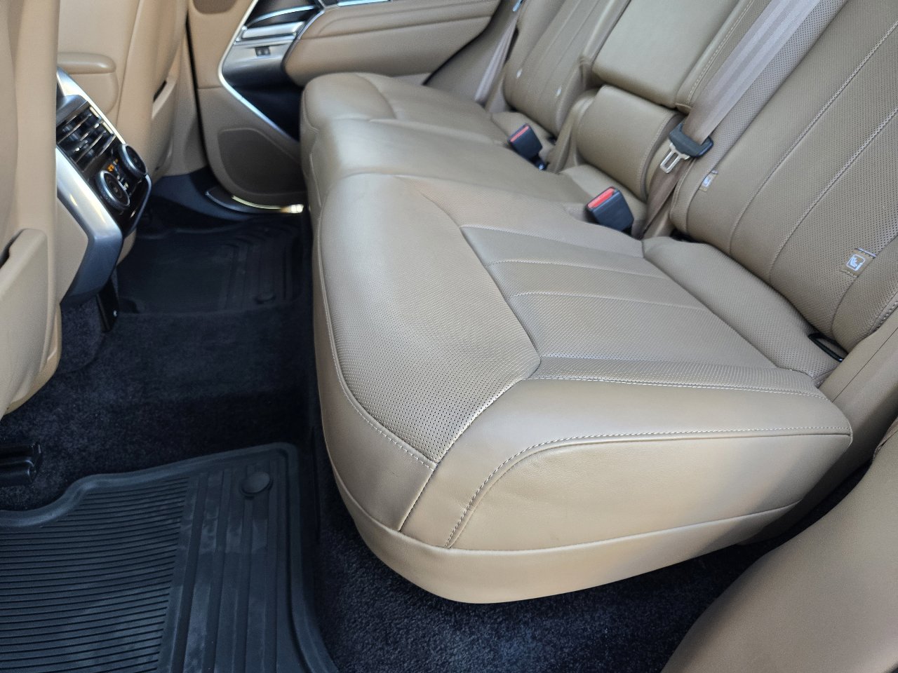 Used 2023 Land Rover Range Rover SE image 35