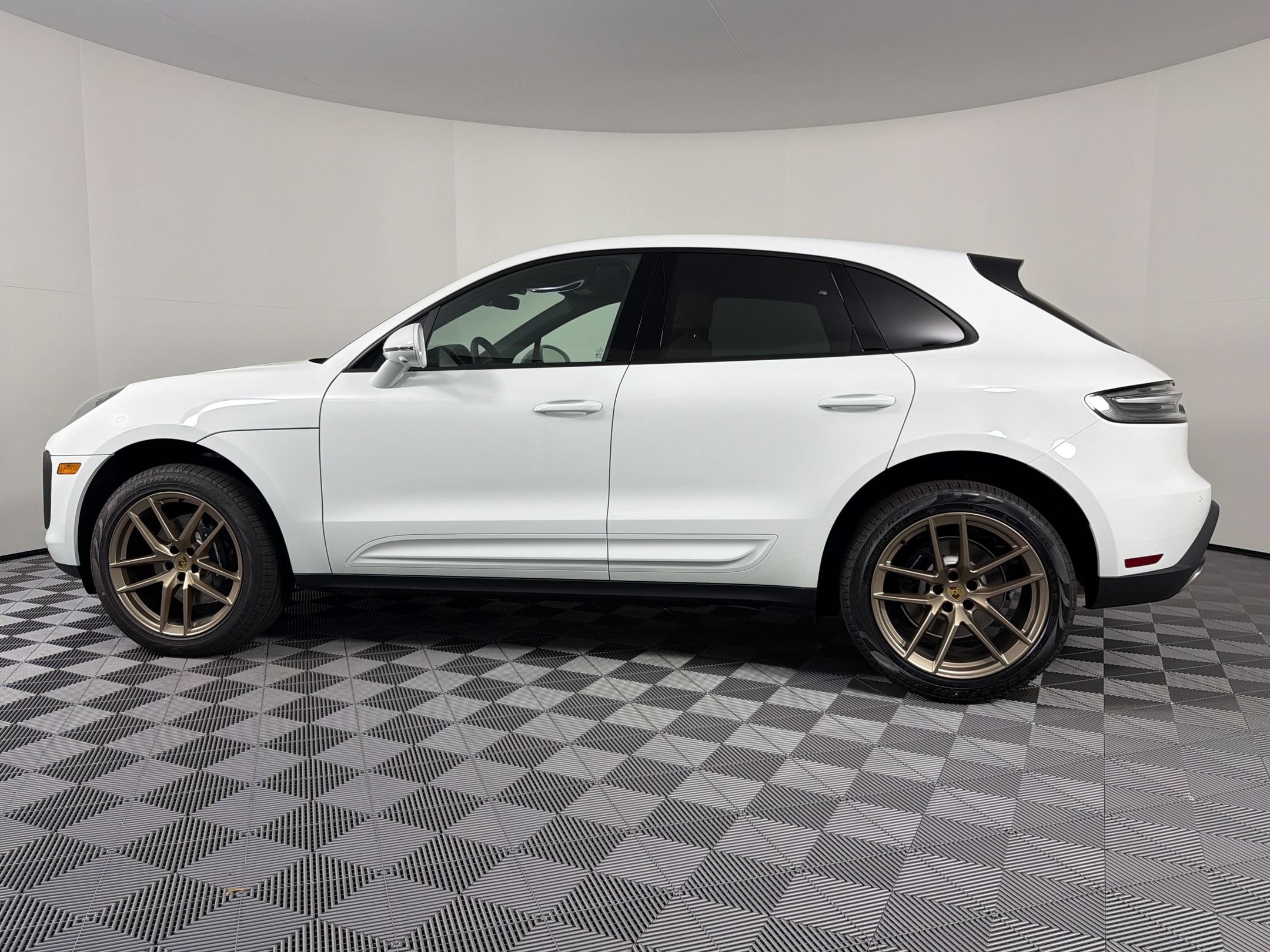 New 2026 Porsche Macan AWD/4WD image 2