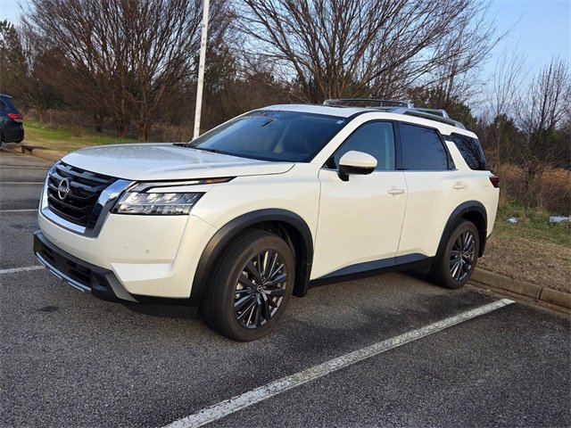 Used 2024 Nissan Pathfinder SL w/ SL Premium Package image 3