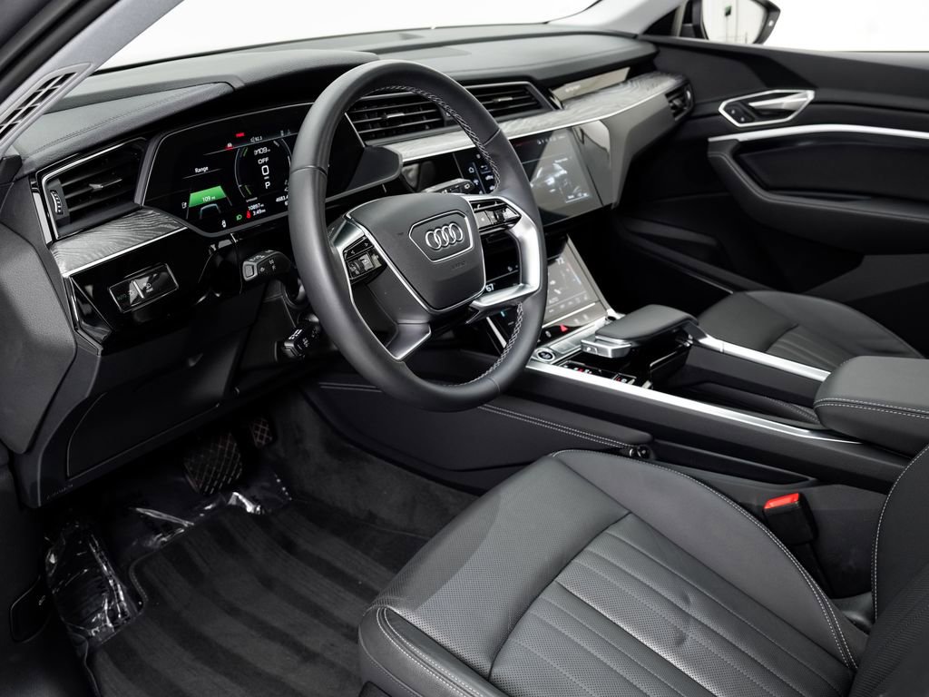 Used 2023 Audi e-tron Premium Plus w/ Premium Plus Package AWD/4WD image 4