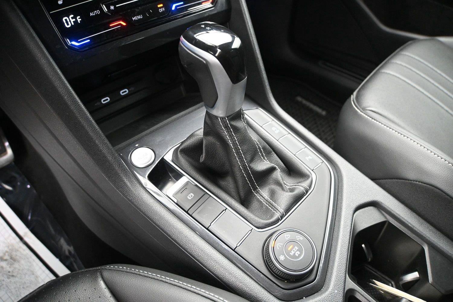 Used 2024 Volkswagen Tiguan SE R-Line AWD/4WD image 5
