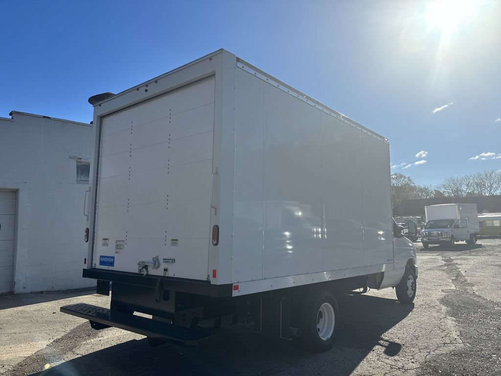 New 2024 Ford E-450 and Econoline 450 Super Duty w/ Power Windows & Locks Group RWD image 5