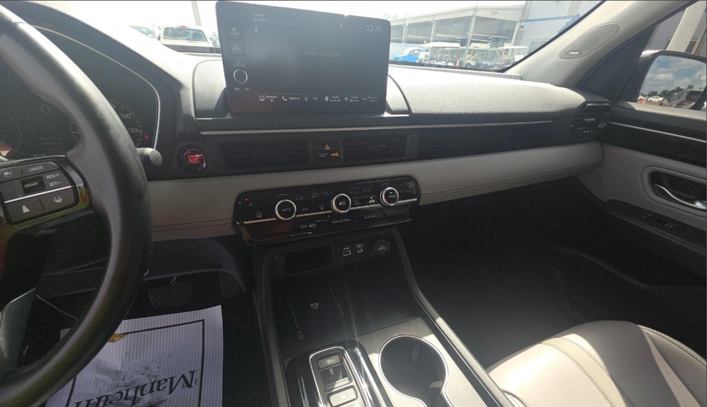 Used 2025 Honda Pilot Touring image 11