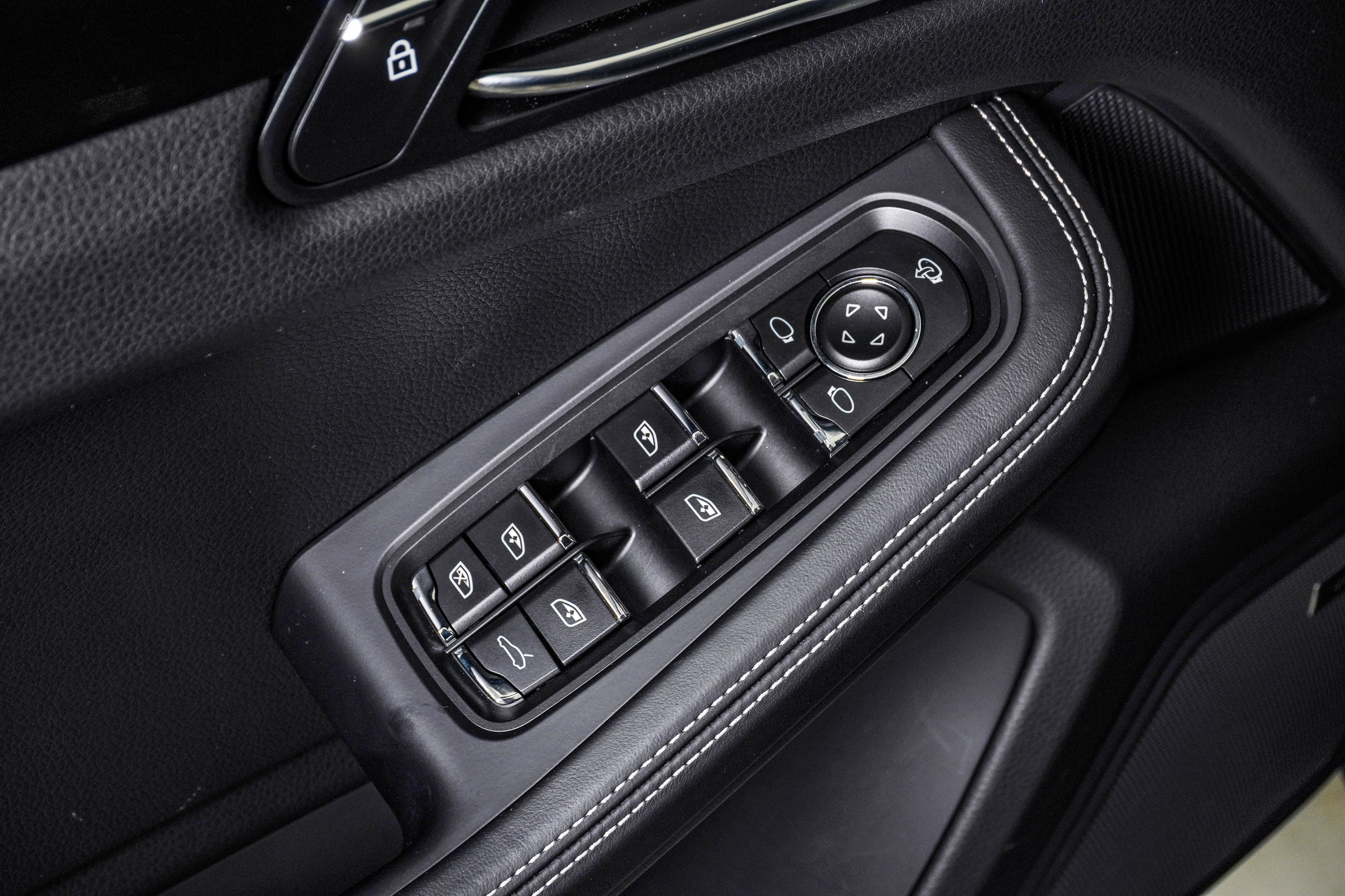 Certified 2026 Porsche Macan Turbo AWD/4WD image 26