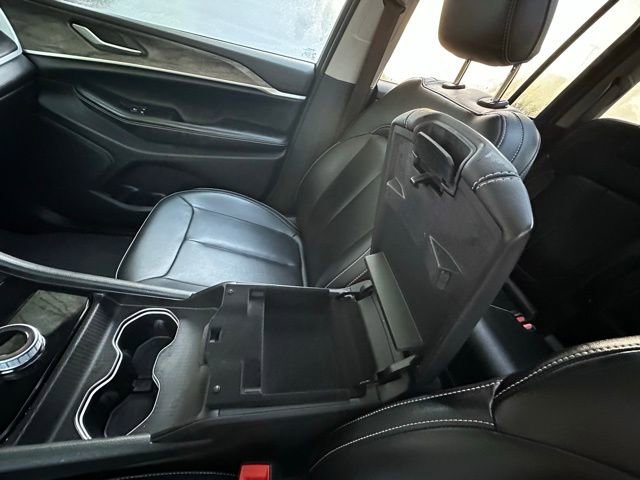 Used 2023 Jeep Grand Cherokee Limited image 27