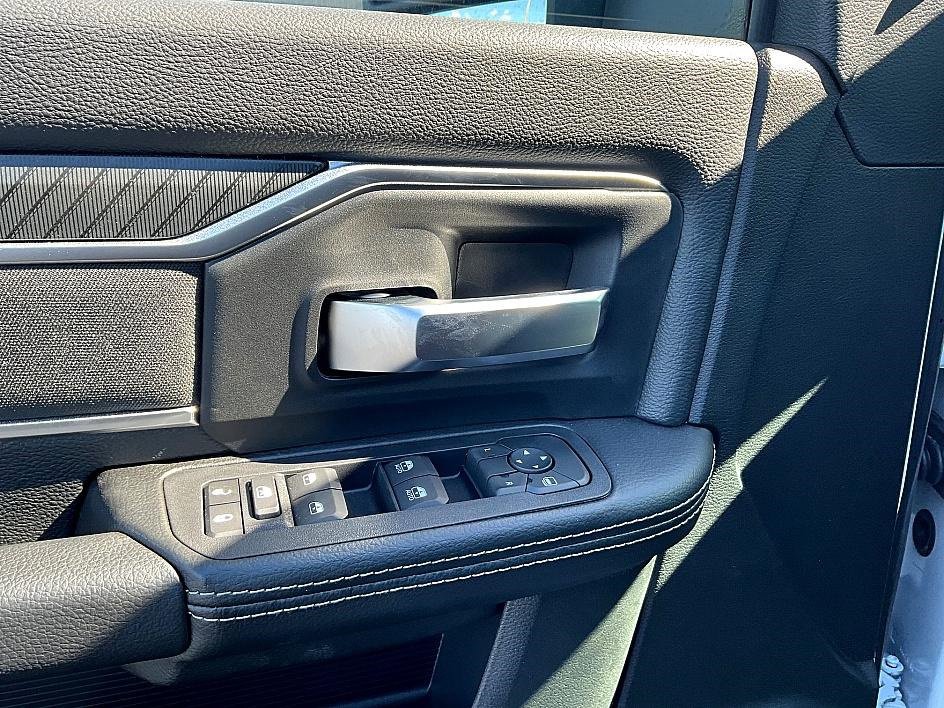 New 2026 RAM 5500 4x4 Crew Cab image 17