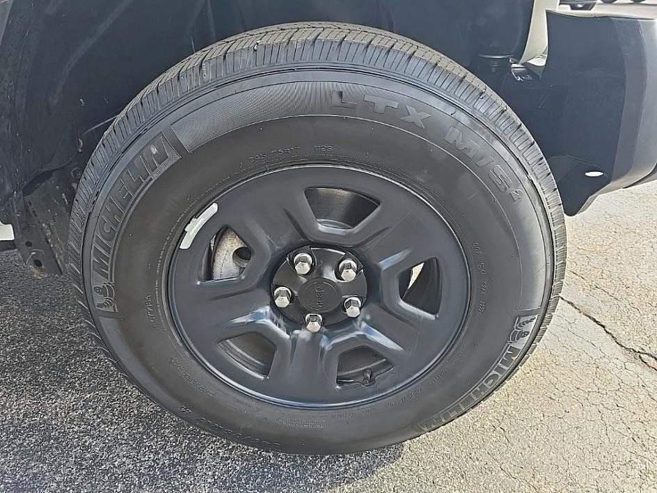 Used 2022 Jeep Wrangler Sport image 35