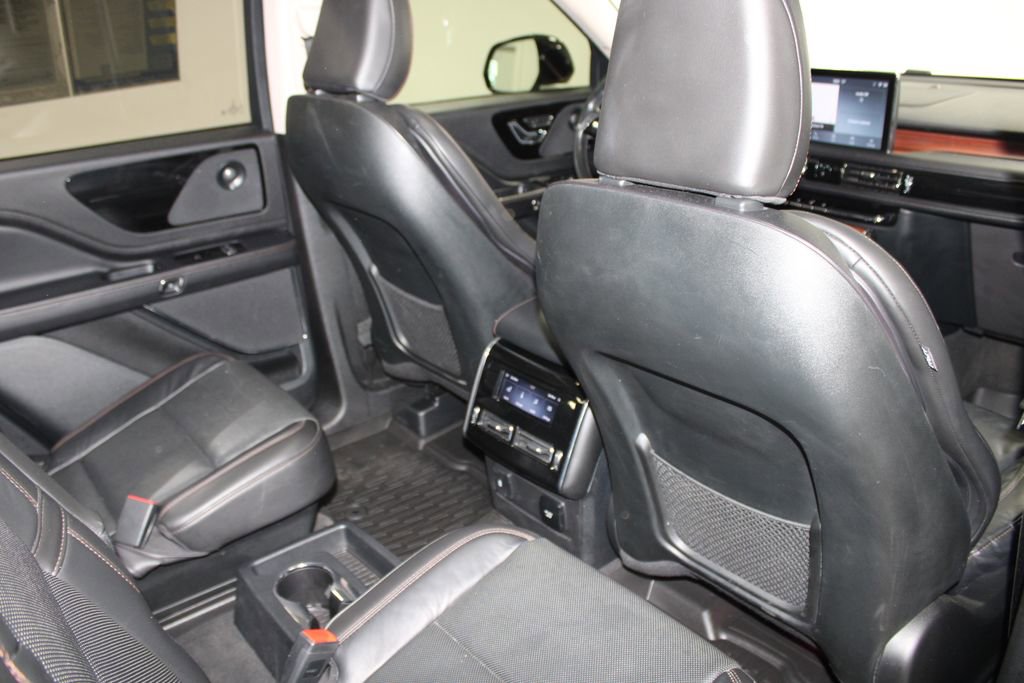 Used 2023 Lincoln Aviator Reserve w/ Jet Appearance Package AWD/4WD image 35