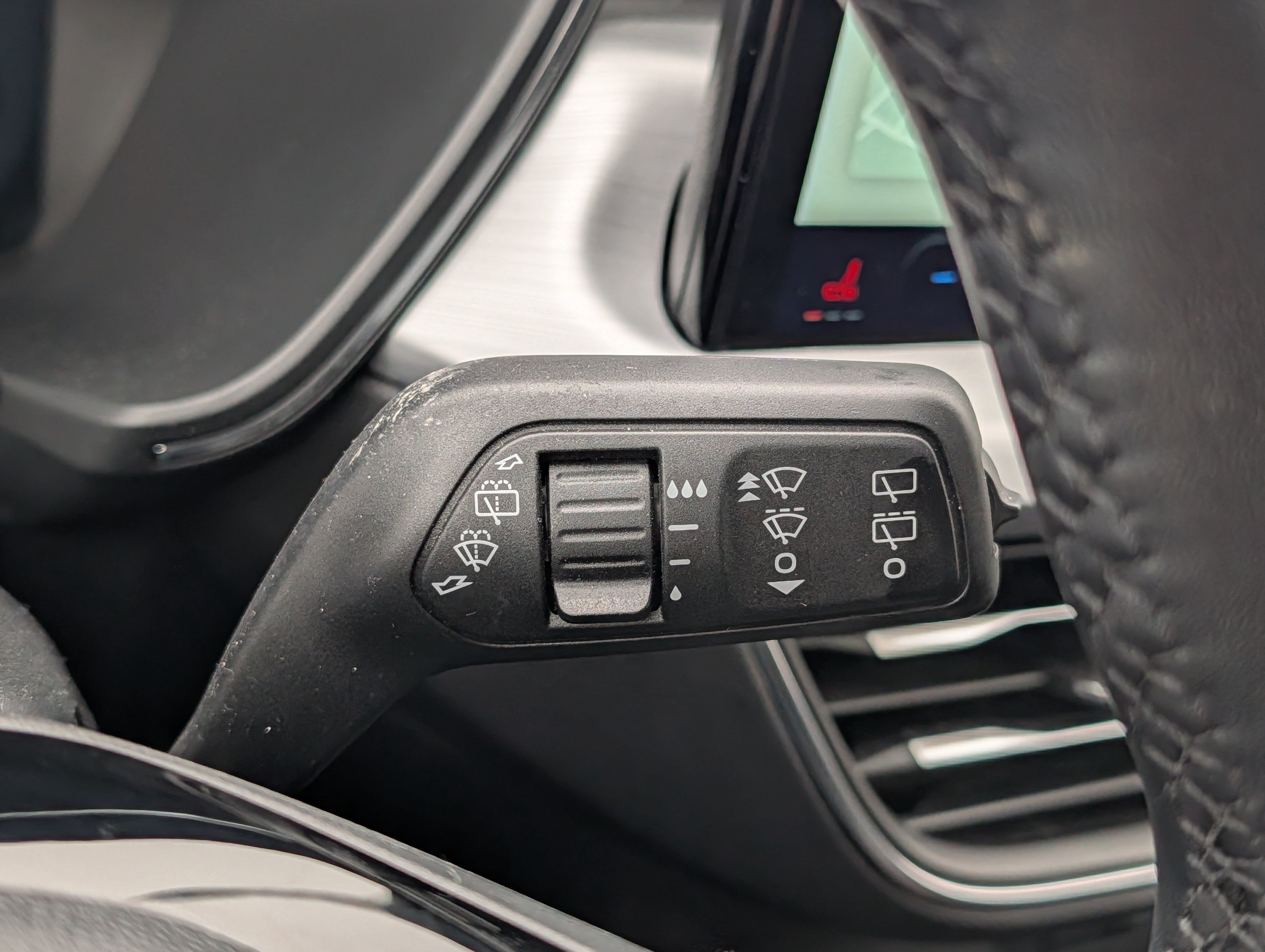 Used 2025 Ford Escape Platinum AWD/4WD image 33