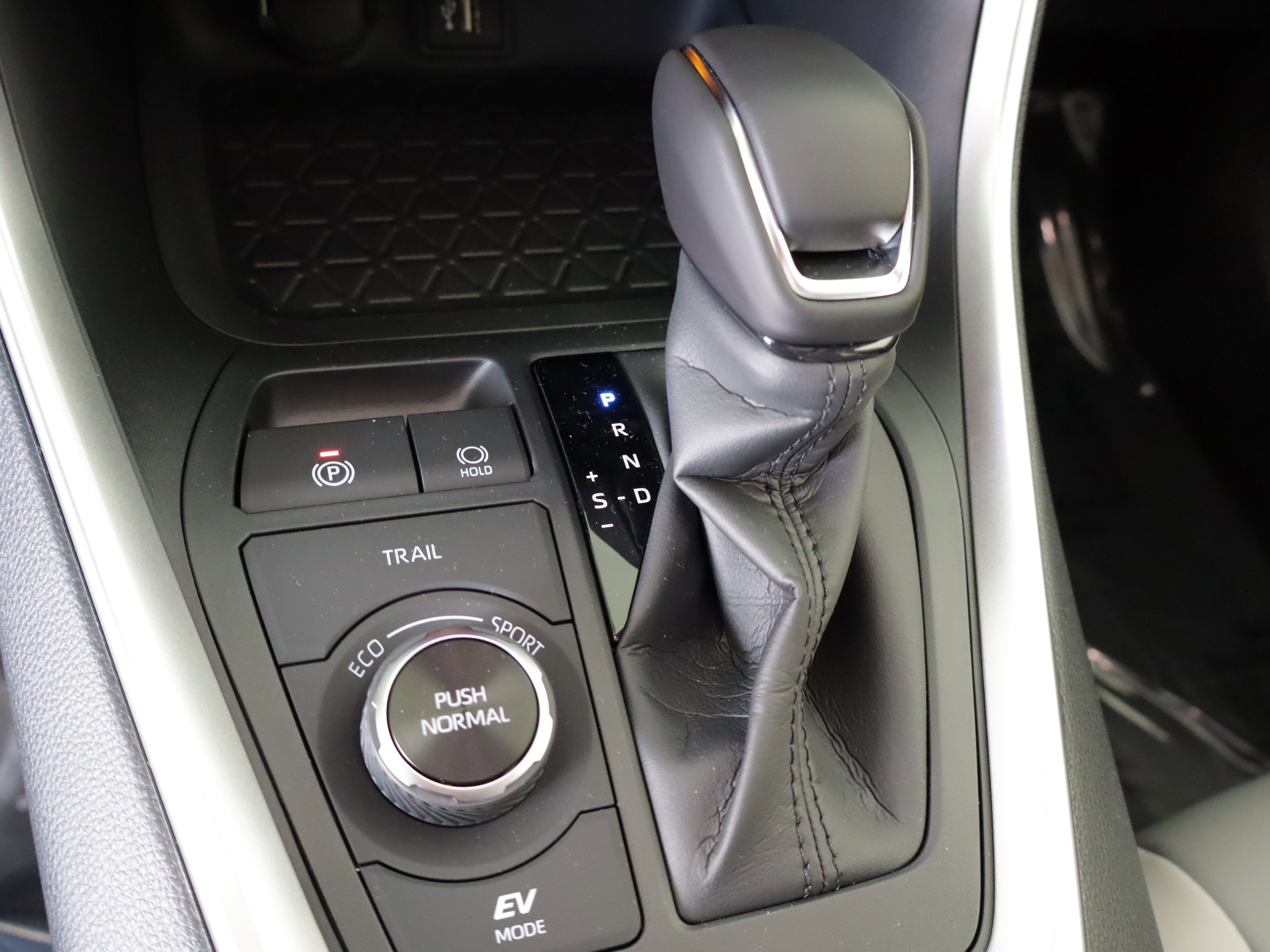 Used 2025 Toyota RAV4 XLE Premium w/ Weather Package image 17