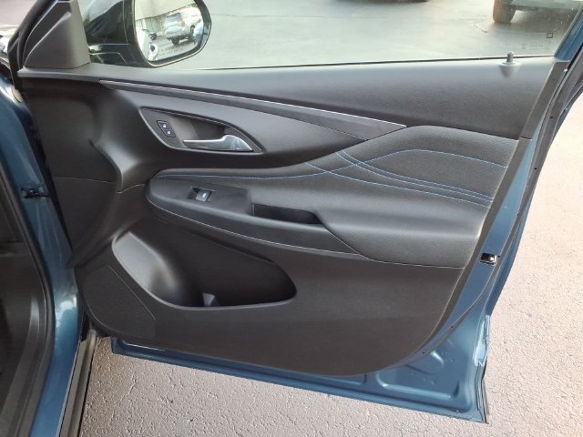 Used 2025 Buick Envista Sport Touring w/ Convenience I Package FWD image 25