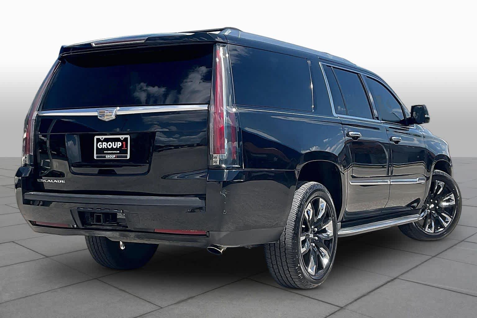 Used 2015 Cadillac Escalade ESV Luxury AWD/4WD image 12