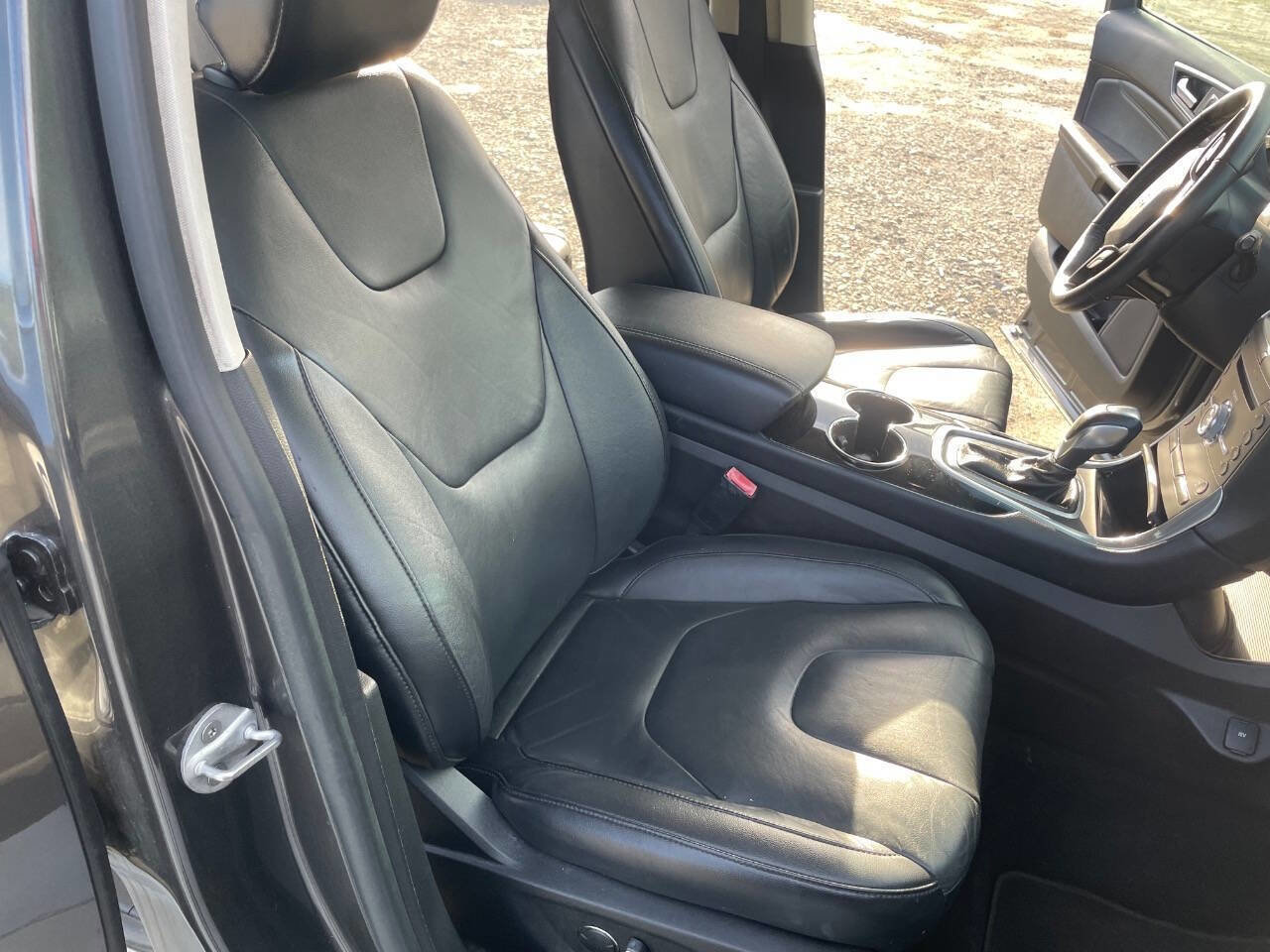 Used 2017 Ford Edge Titanium FWD image 32