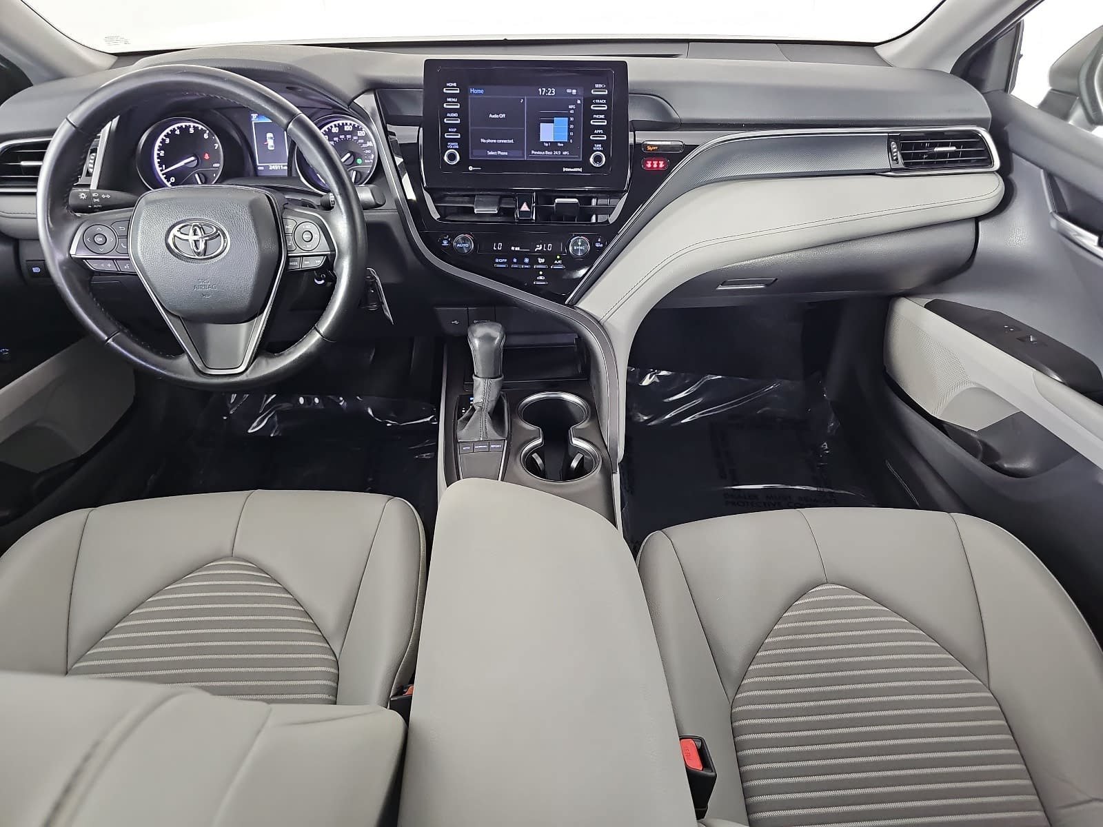Used 2023 Toyota Camry SE FWD image 11