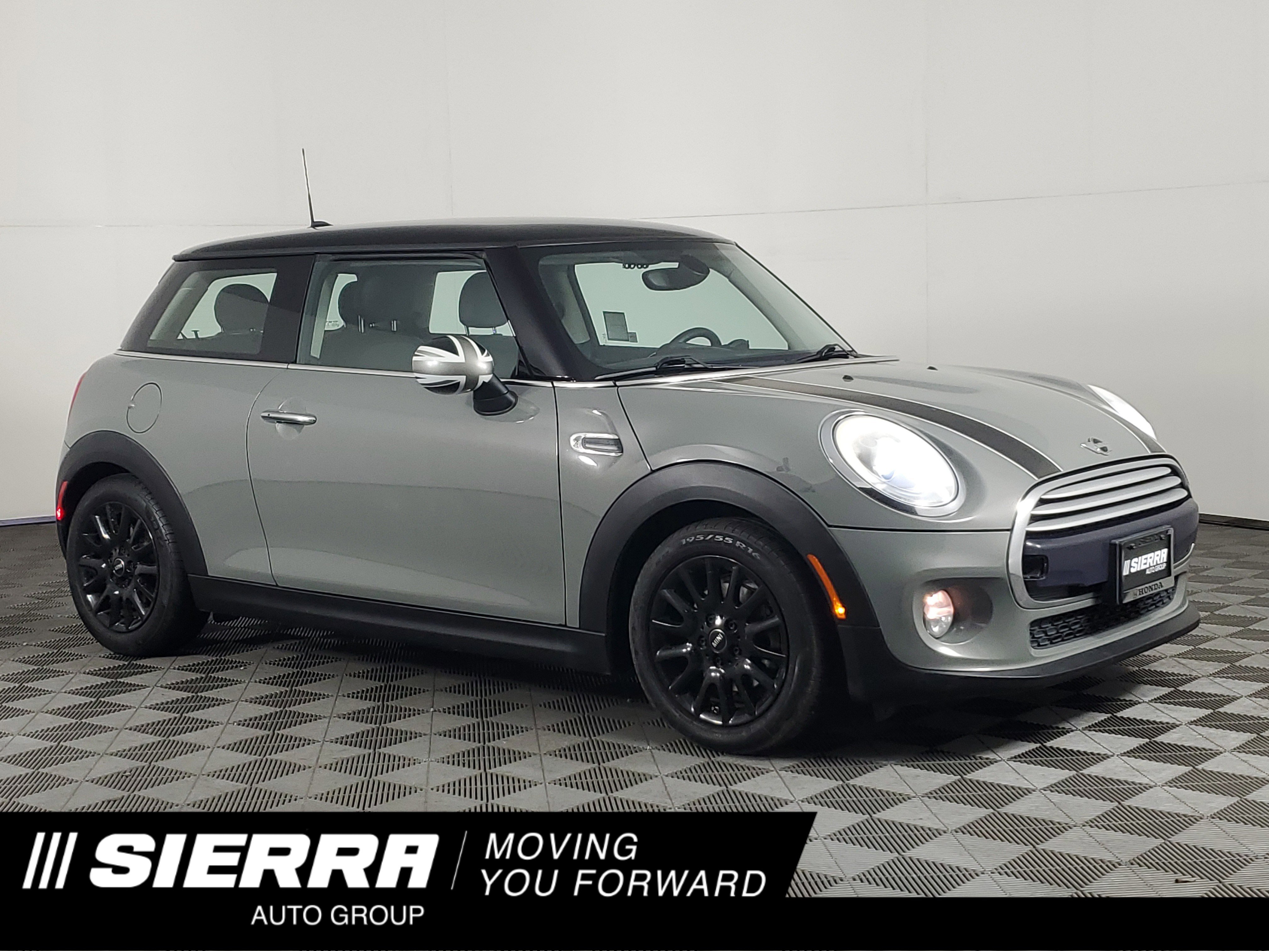 Used 2015 MINI Cooper 2-Door Hardtop image 1