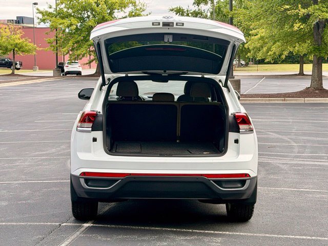 Used 2020 Volkswagen Atlas Cross Sport SE w/ Panoramic Sunroof Package FWD image 17