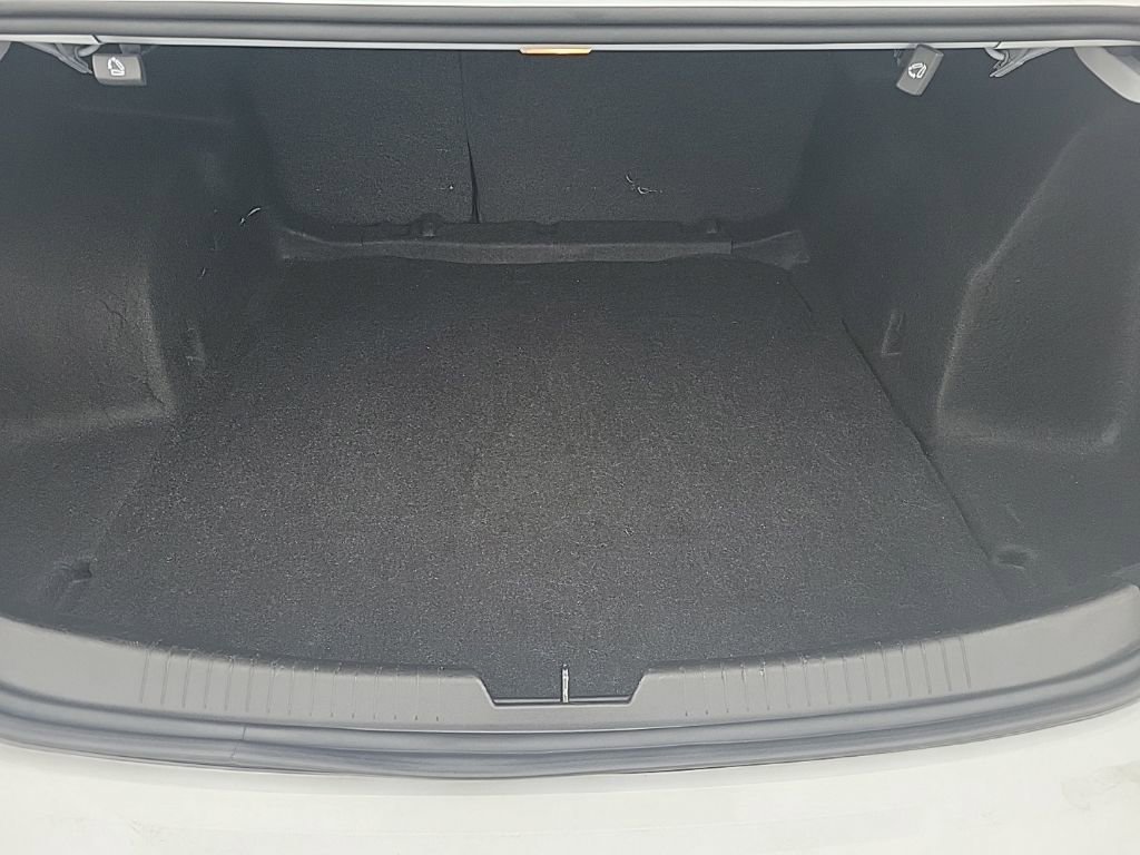 Used 2024 Chevrolet Malibu LT image 9