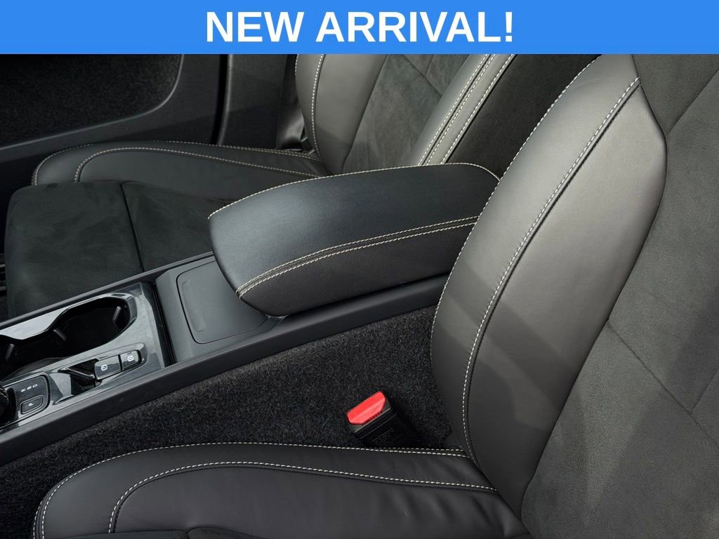 Used 2022 Volvo XC40 T5 R-Design w/ Advanced Package image 22