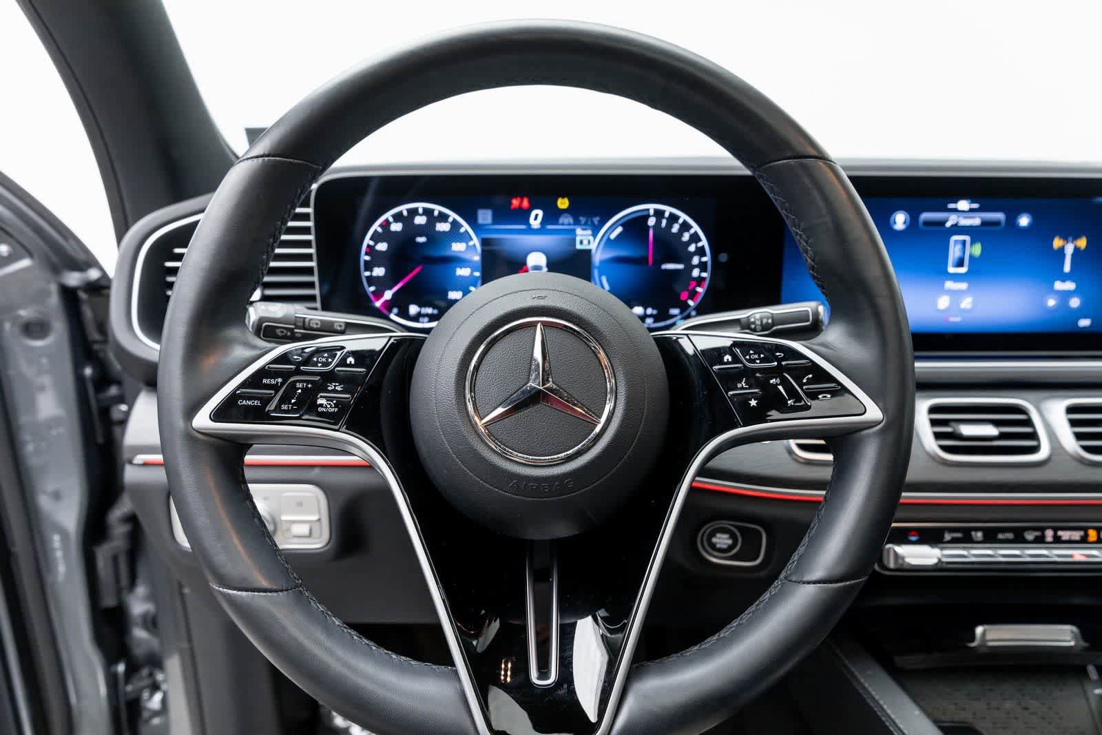 Used 2025 Mercedes-Benz GLE 450e 4MATIC w/ Driver Assistance Package image 15