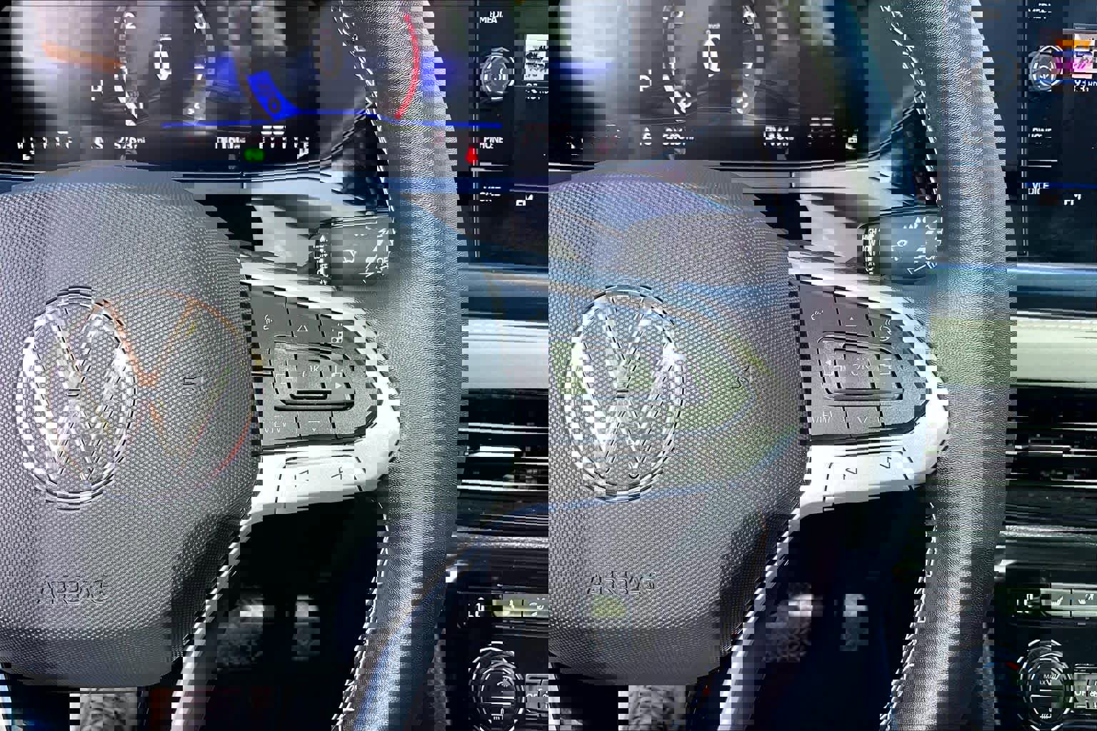 Used 2024 Volkswagen Taos SE image 25