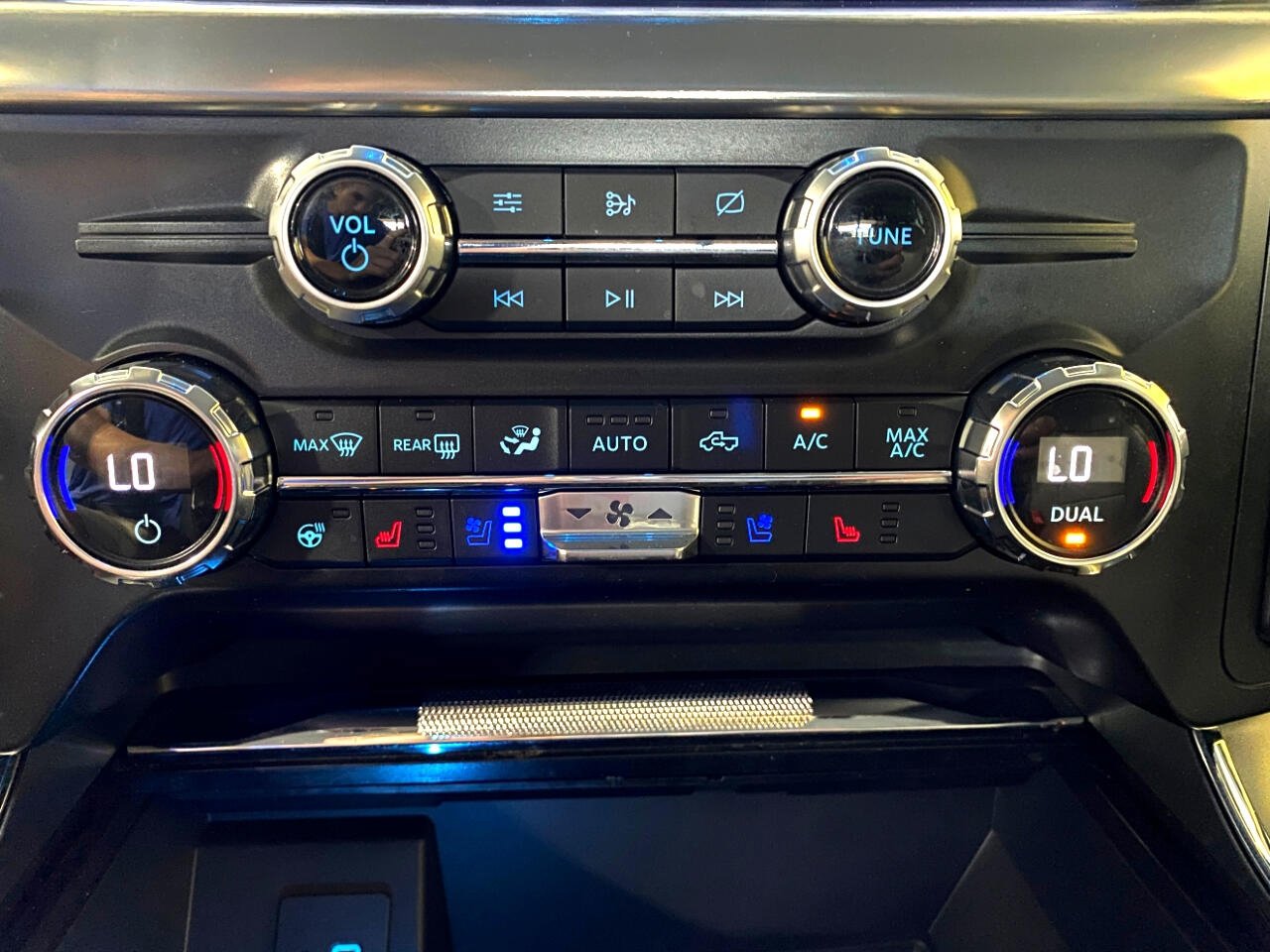 Used 2021 Ford F150 Lariat w/ Equipment Group 502A High image 19