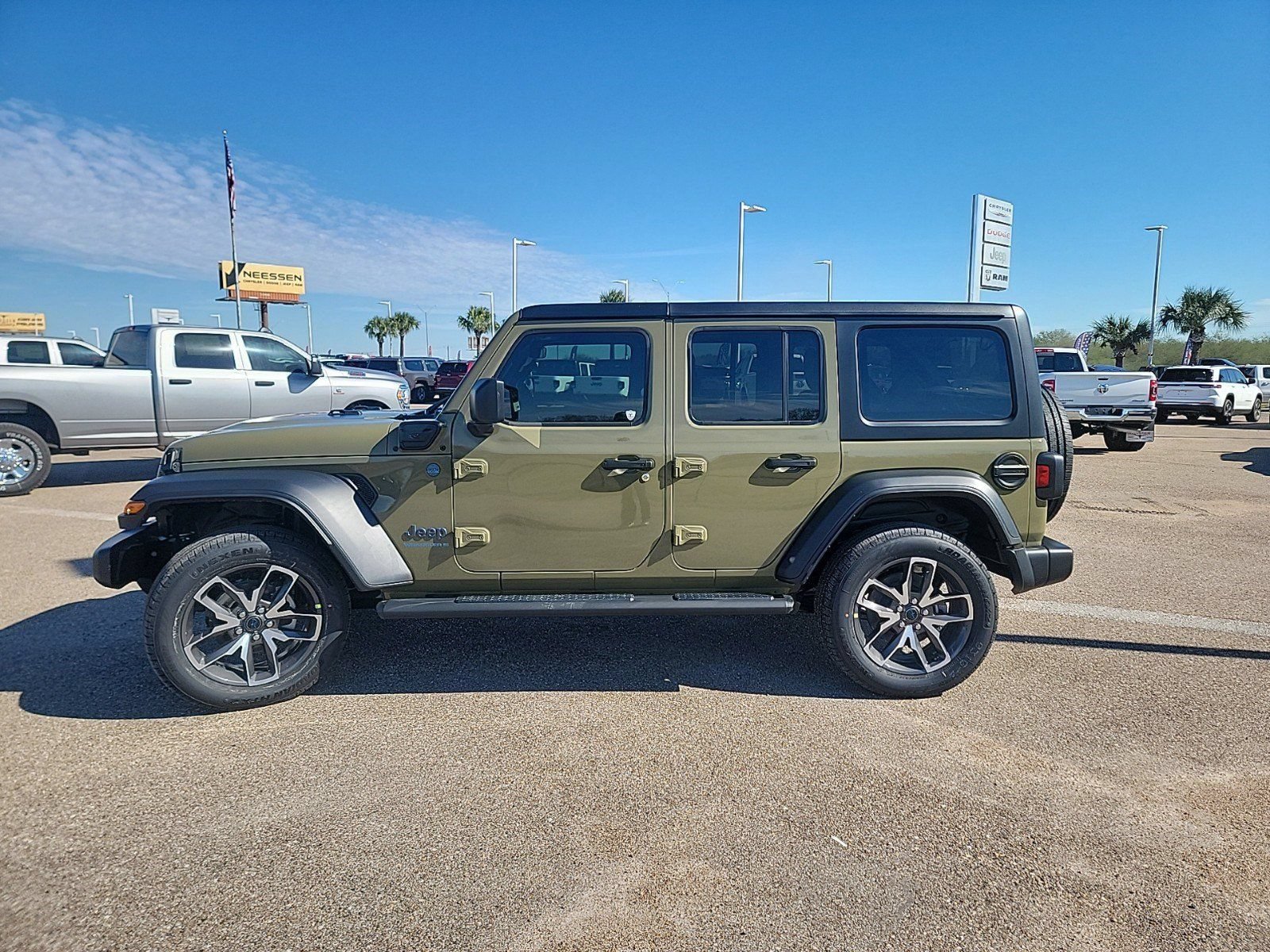 Used 2025 Jeep Wrangler Unlimited Sport S 4xe w/ Convenience Group AWD/4WD image 9