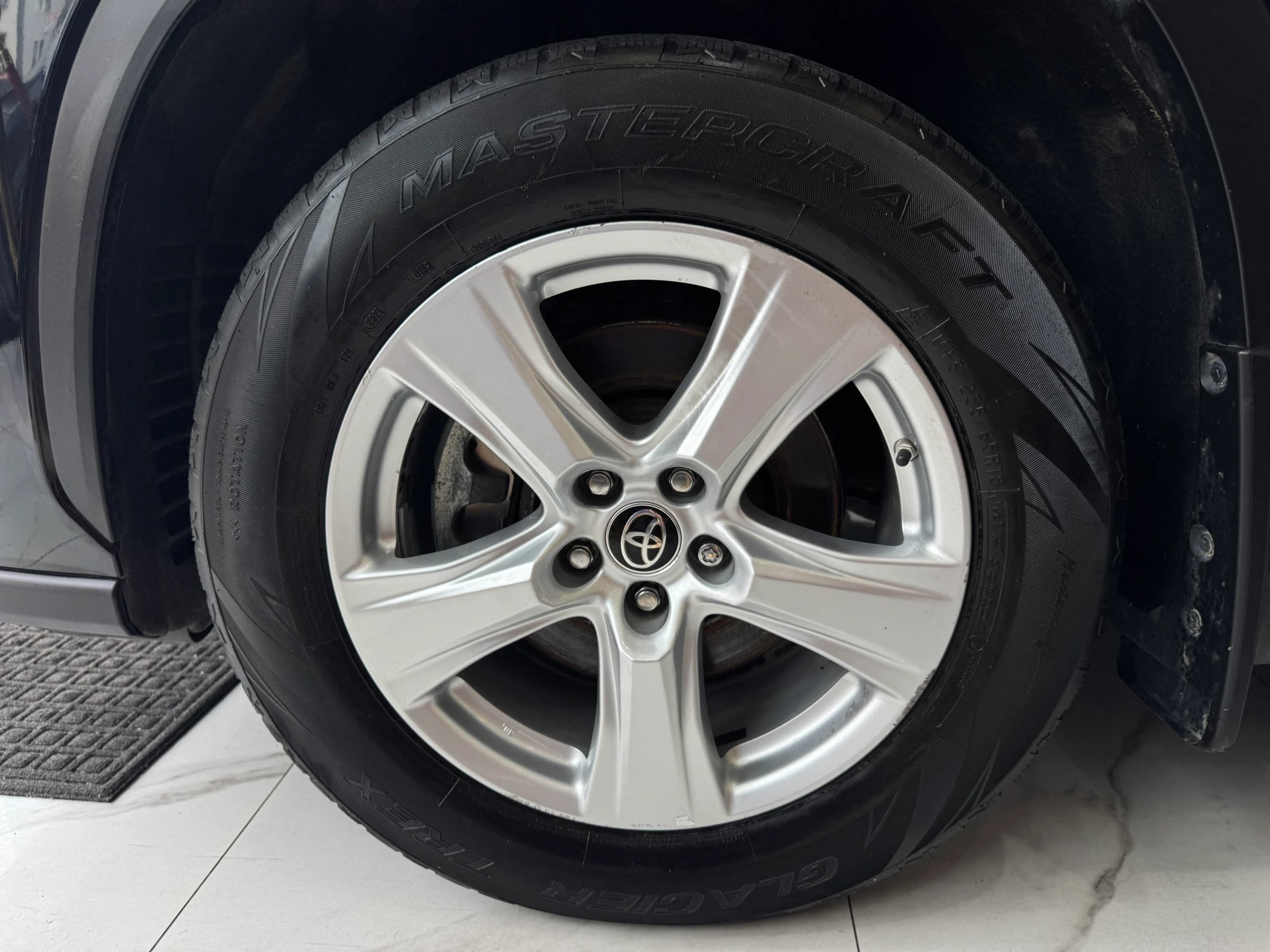 Used 2022 Toyota Highlander L AWD/4WD image 8