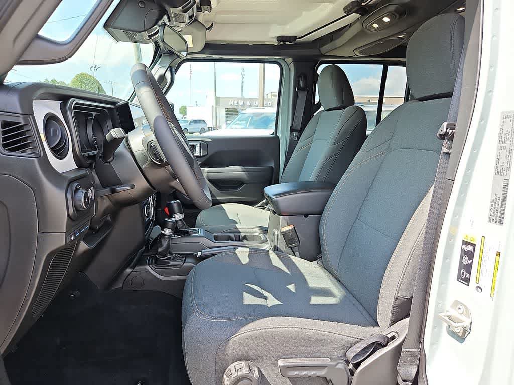 Used 2024 Jeep Wrangler Unlimited AWD/4WD image 12