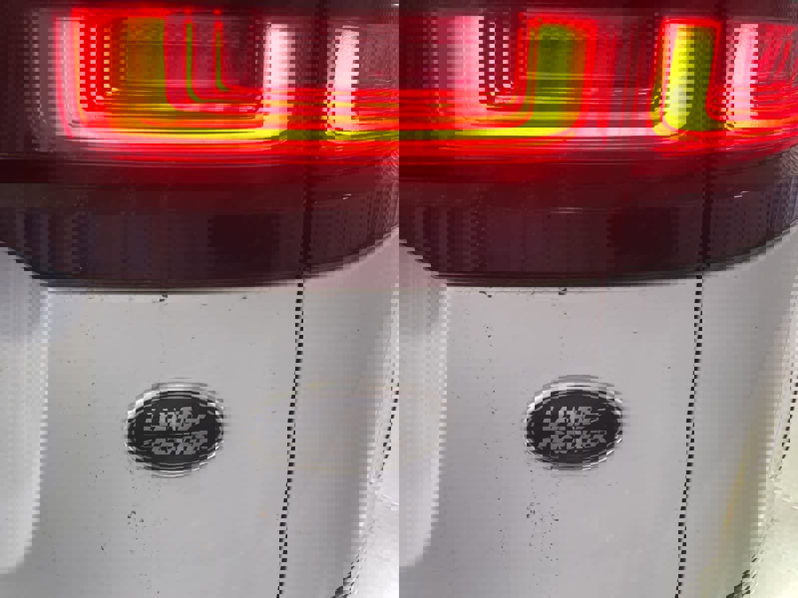 Used 2022 Land Rover Range Rover Velar R-Dynamic S image 18