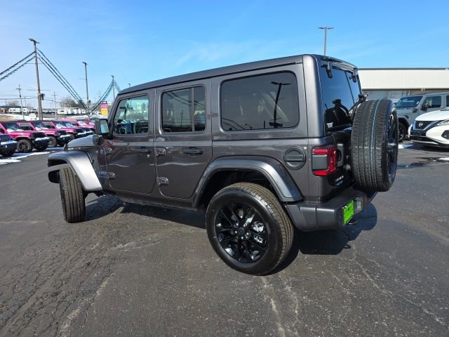 Used 2025 Jeep Wrangler Unlimited Sahara w/ Safety Group image 4