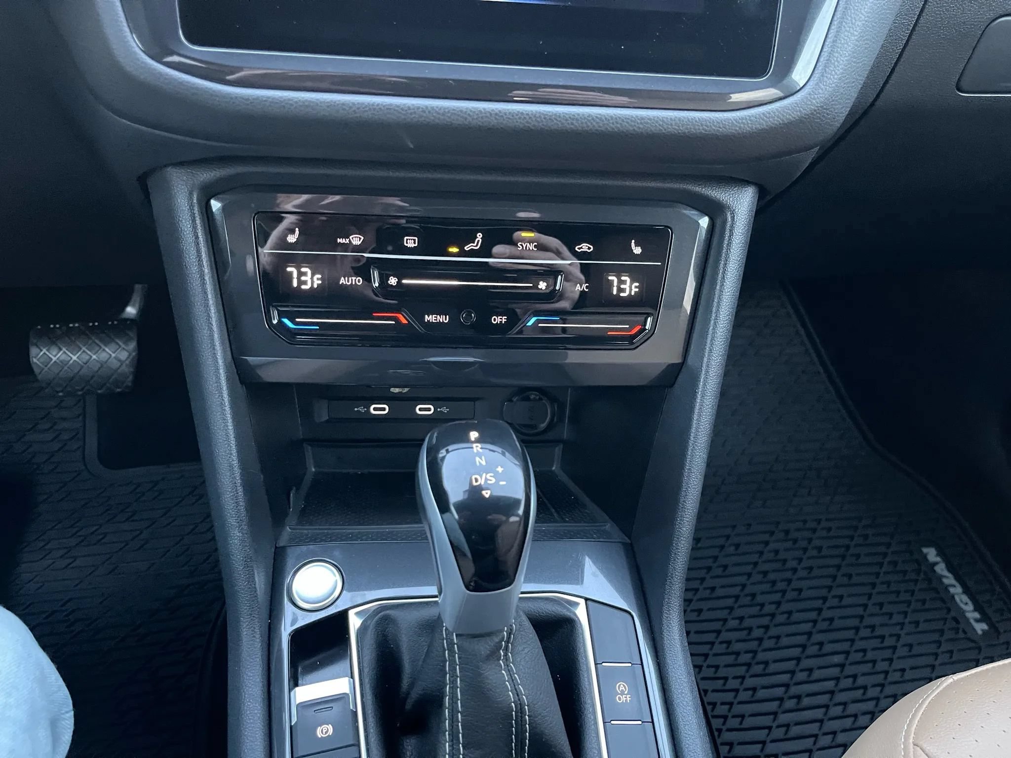 Used 2024 Volkswagen Tiguan SE AWD/4WD image 25