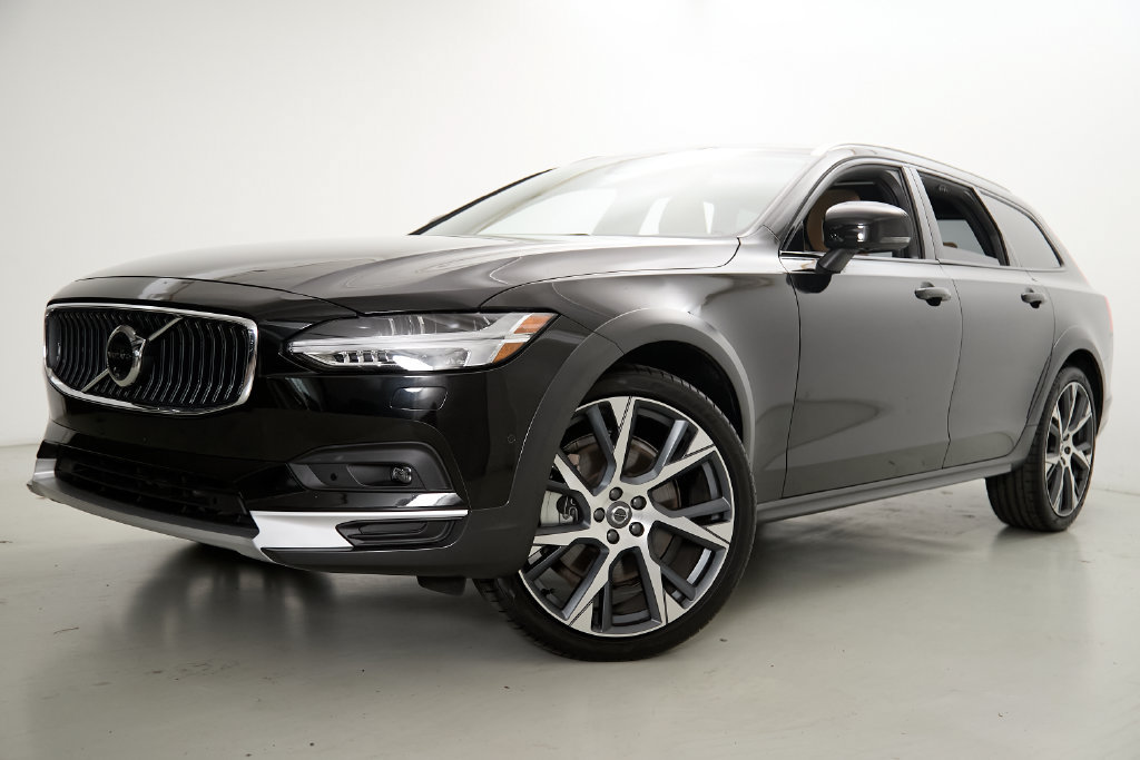 Certified 2025 Volvo V90 B6 Cross Country Ultra AWD/4WD image 2