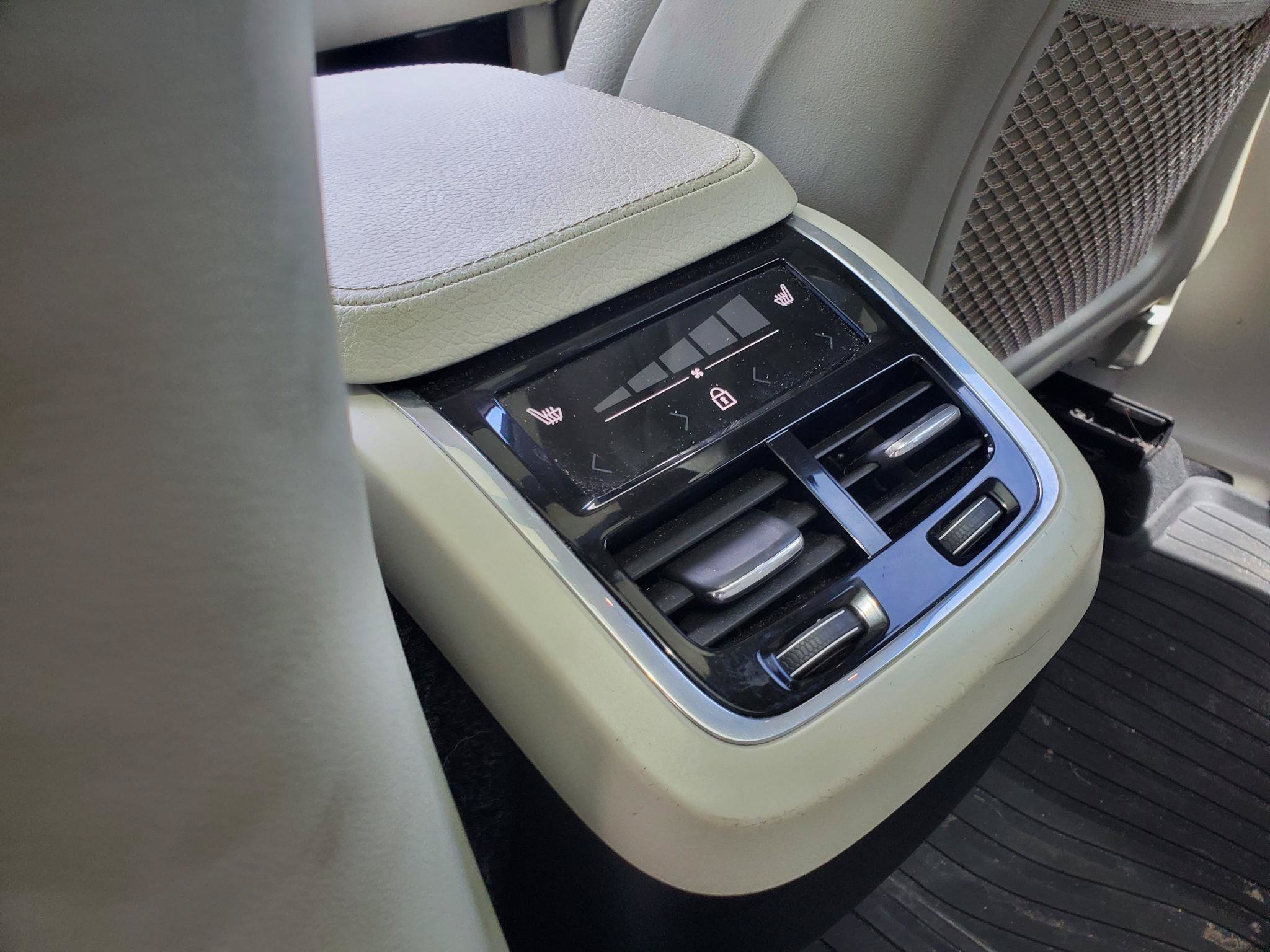 Used 2019 Volvo XC90 T5 Momentum AWD/4WD image 33