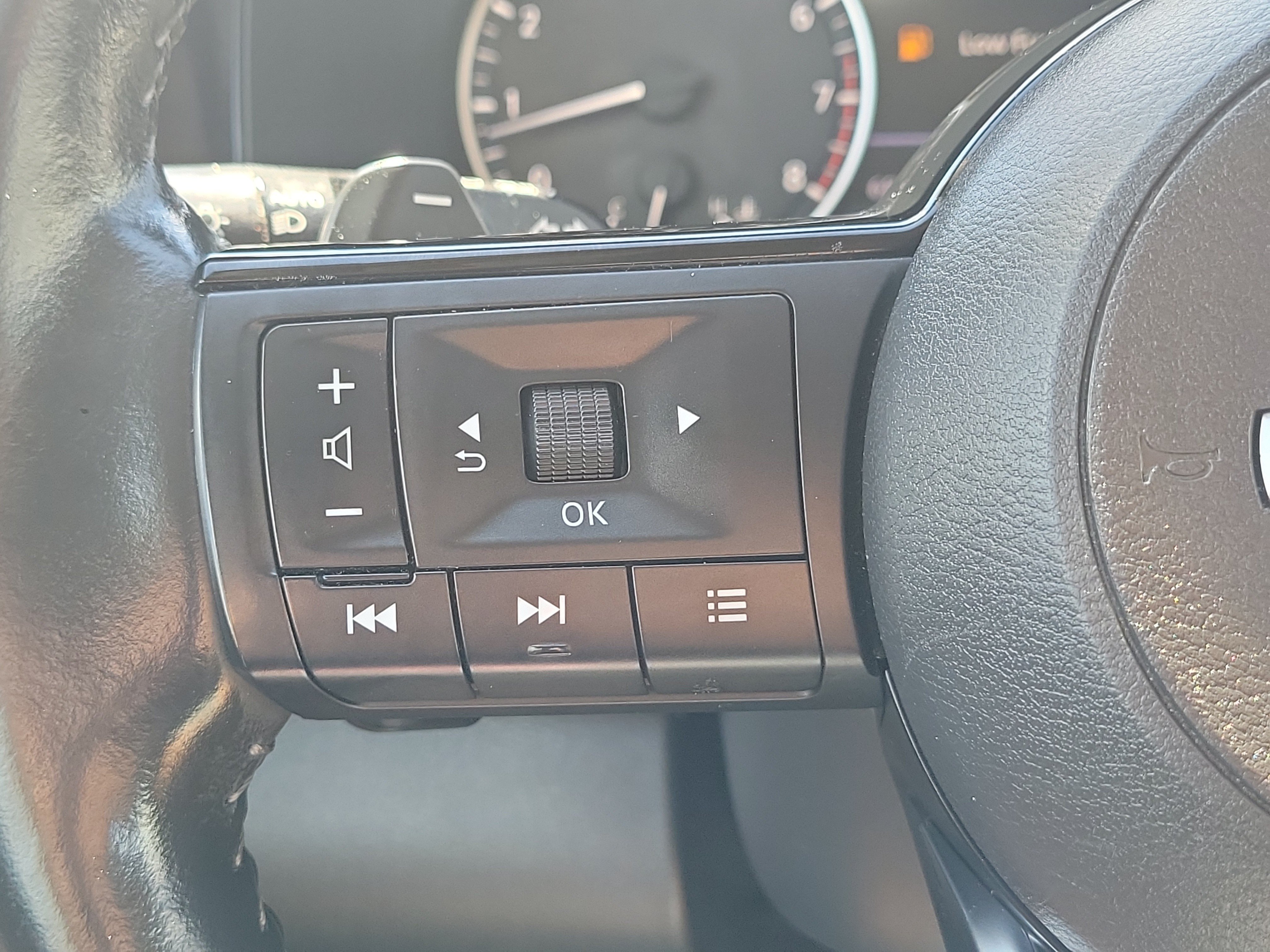 Used 2022 Nissan Pathfinder SL FWD image 20
