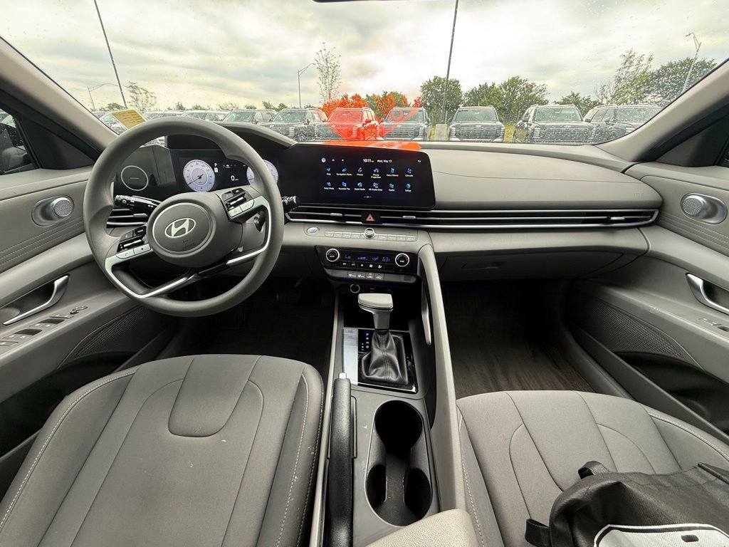 Used 2024 Hyundai Elantra SEL FWD image 27