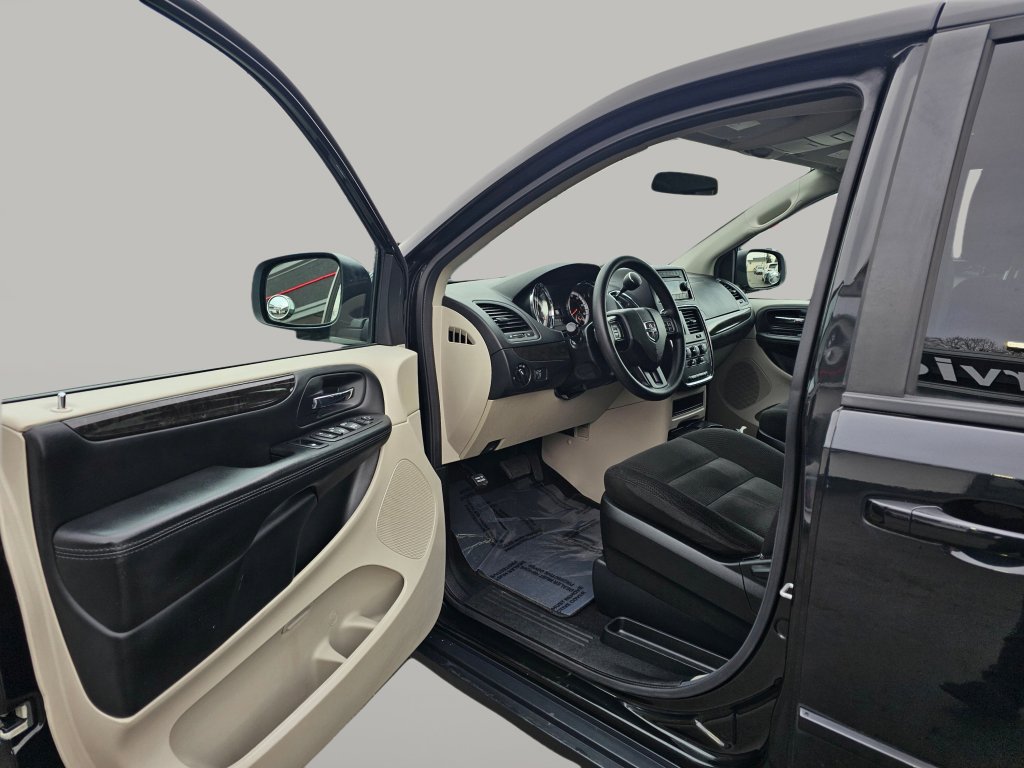 Used 2016 Dodge Grand Caravan SE w/ Quick Order Package 29E SE image 18