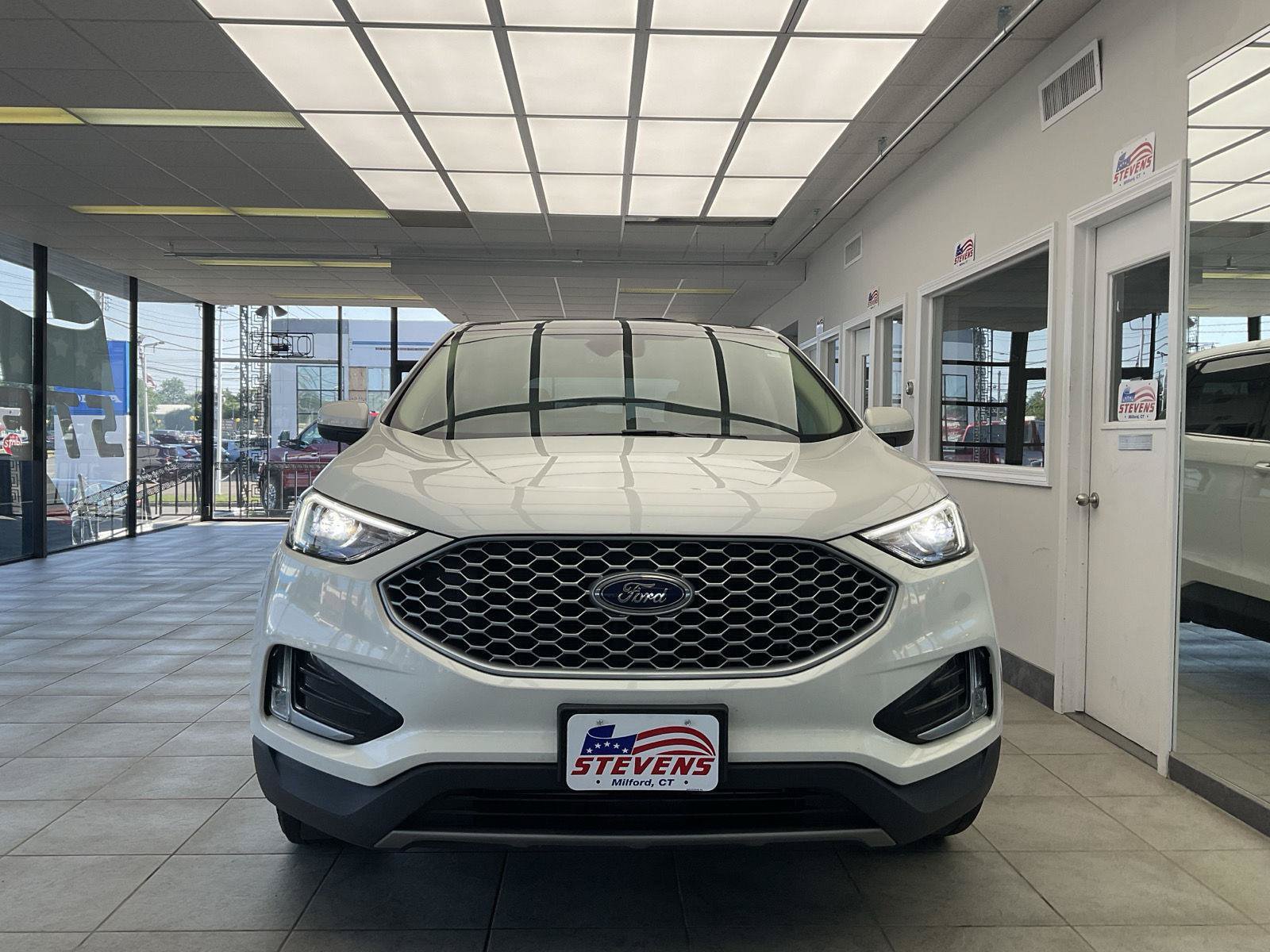 Used 2023 Ford Edge SEL w/ Convenience Package AWD/4WD image 2