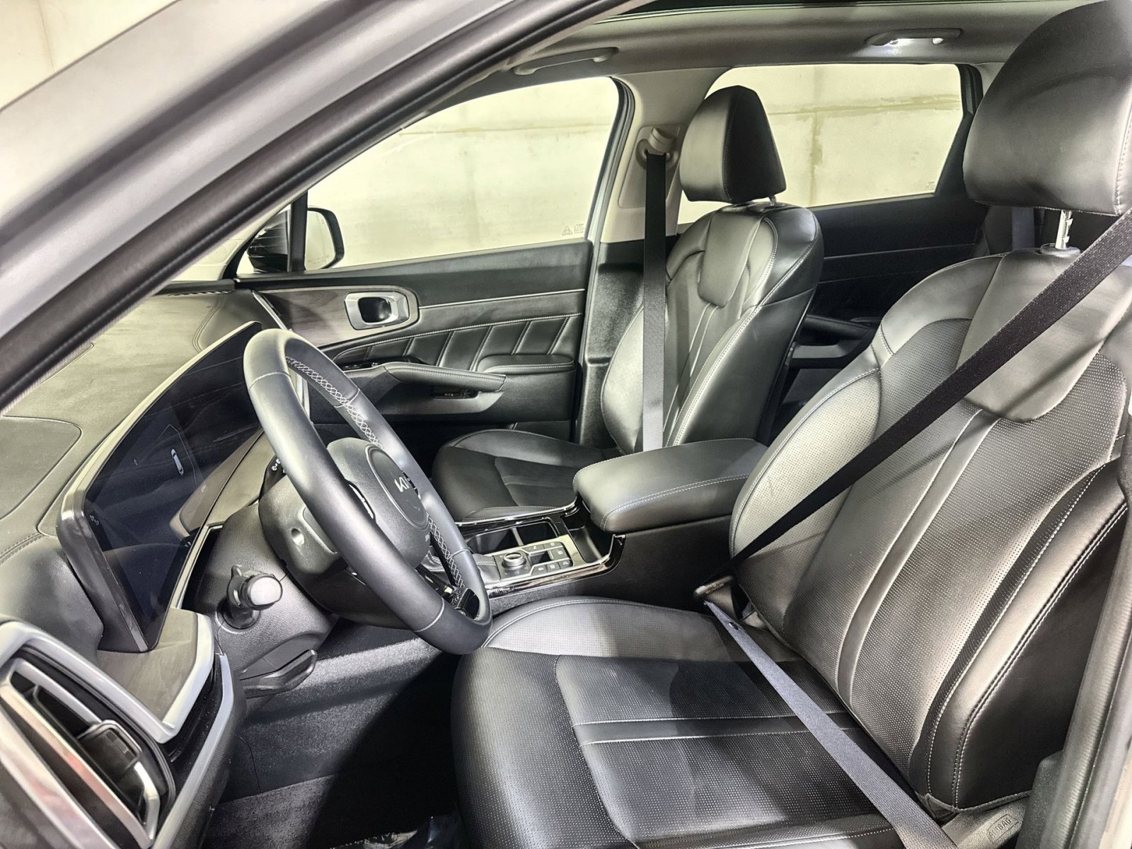 Used 2025 Kia Sorento SX AWD/4WD image 13