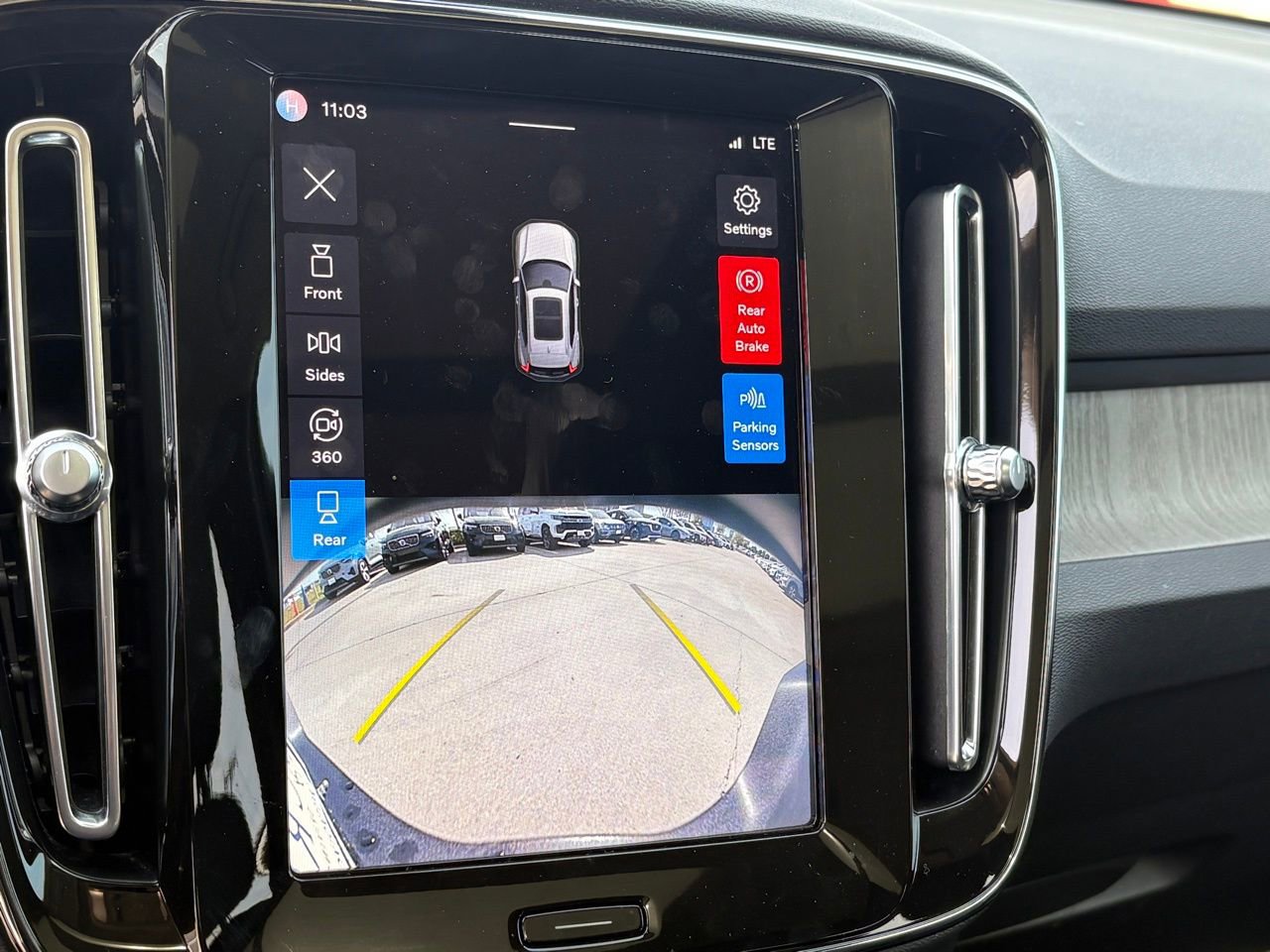 Certified 2023 Volvo XC40 B5 Ultimate w/ Protection Package Premier image 23