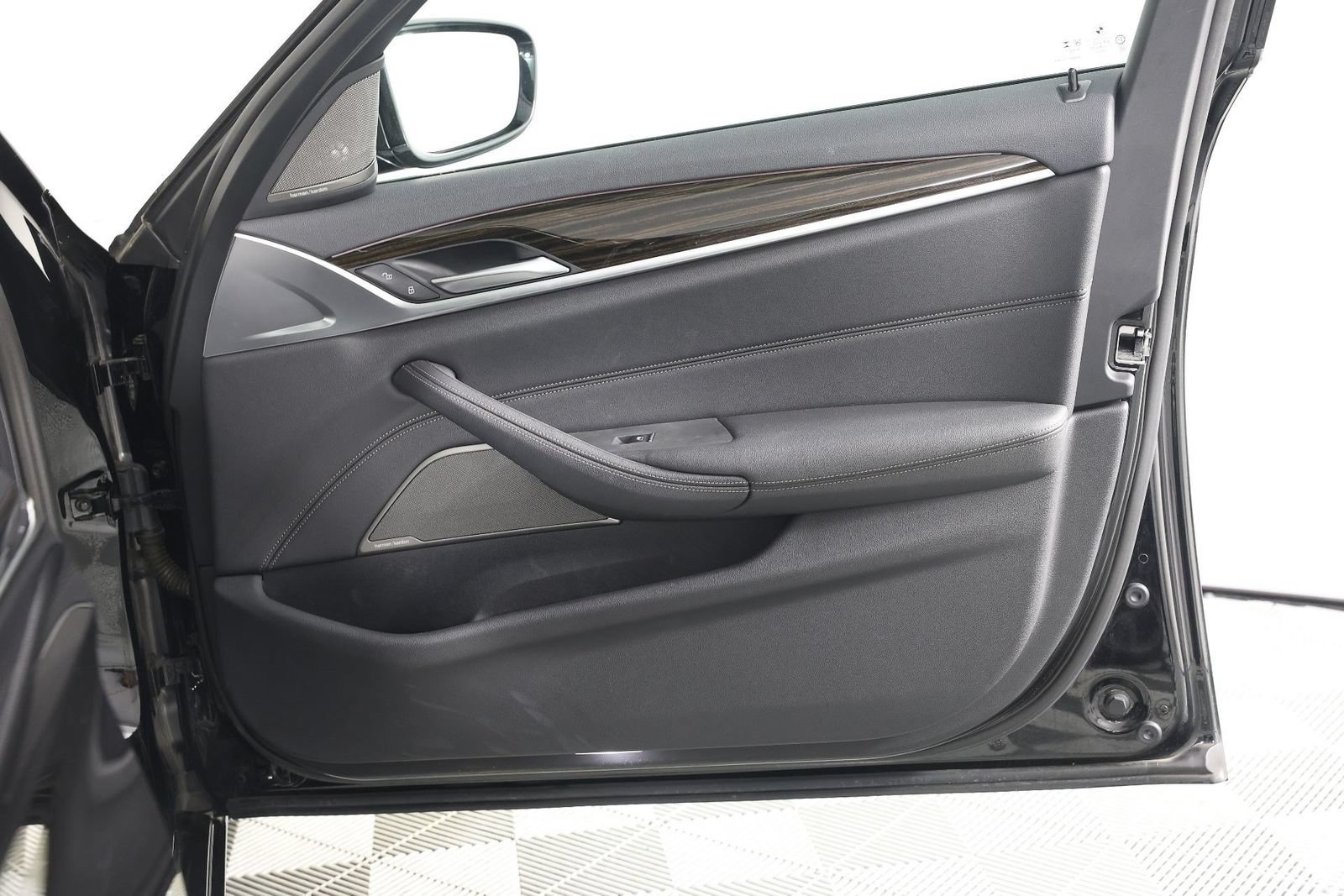 Used 2023 BMW 540i w/ Premium Package RWD image 21